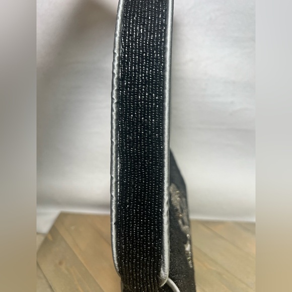 Viral Beaded Skull Crossbody Bag!! - Picture 5 of 8